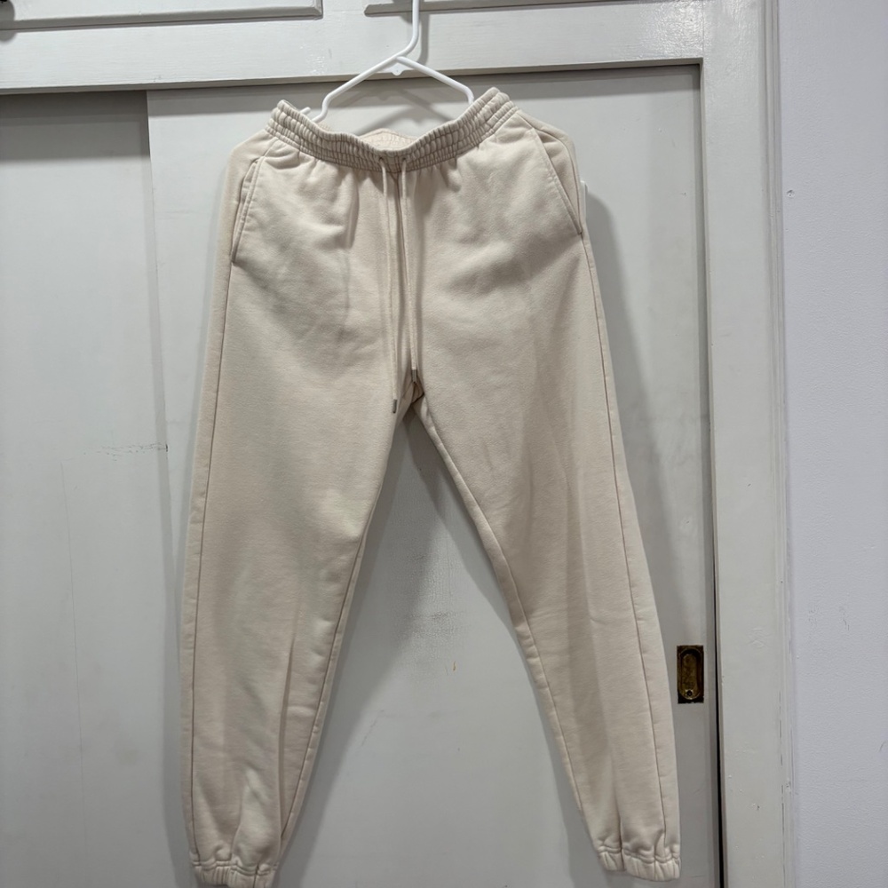 Uniqlo Crewneck Sweatshirt and Sweatpants set - Picture 4 of 6
